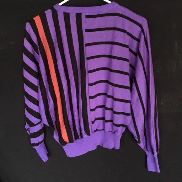 Vintage vibes Purple and black sweater - Picture 3 of 5
